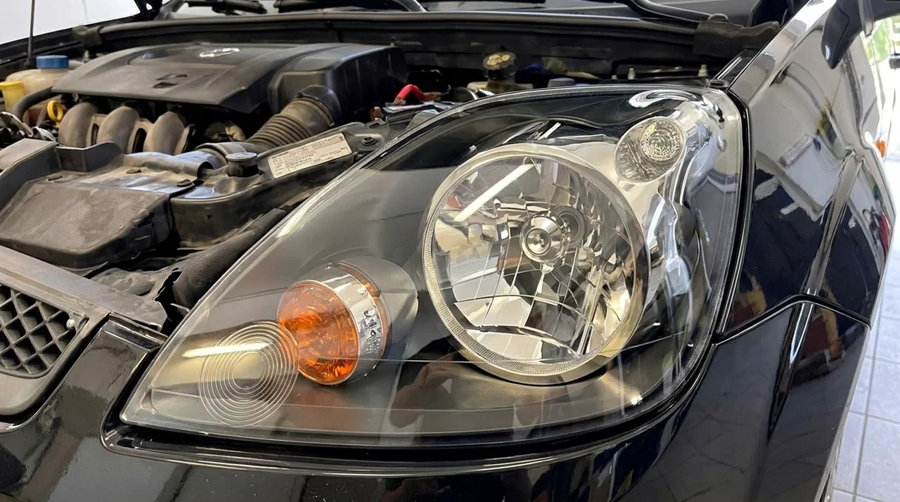 Kitisztult fényszóró a regenerálás után — Custom Garage Paks